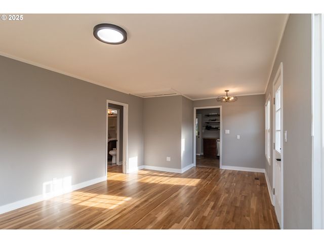 1551 Ne MORRIS St, Roseburg, OR 97470