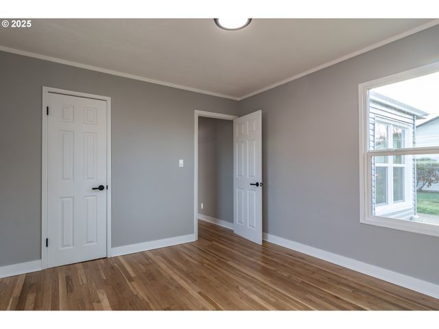 1551 Ne MORRIS St, Roseburg, OR 97470