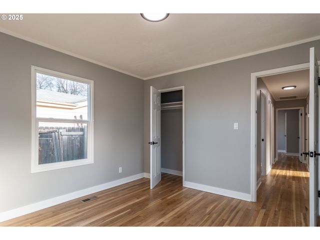 1551 Ne MORRIS St, Roseburg, OR 97470