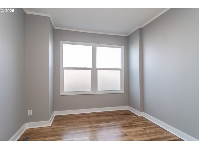 1551 Ne MORRIS St, Roseburg, OR 97470