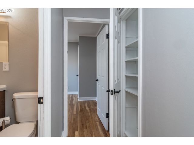 1551 Ne MORRIS St, Roseburg, OR 97470