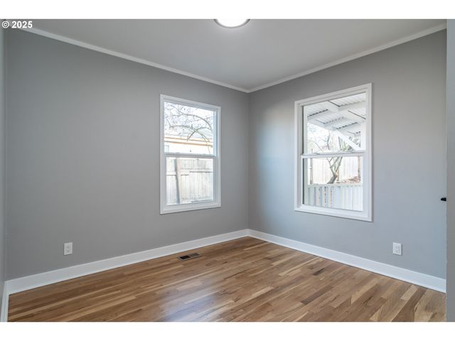 1551 Ne MORRIS St, Roseburg, OR 97470