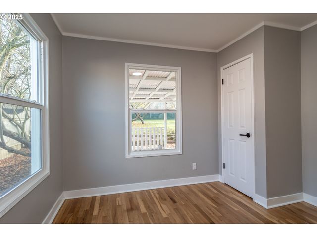 1551 Ne MORRIS St, Roseburg, OR 97470