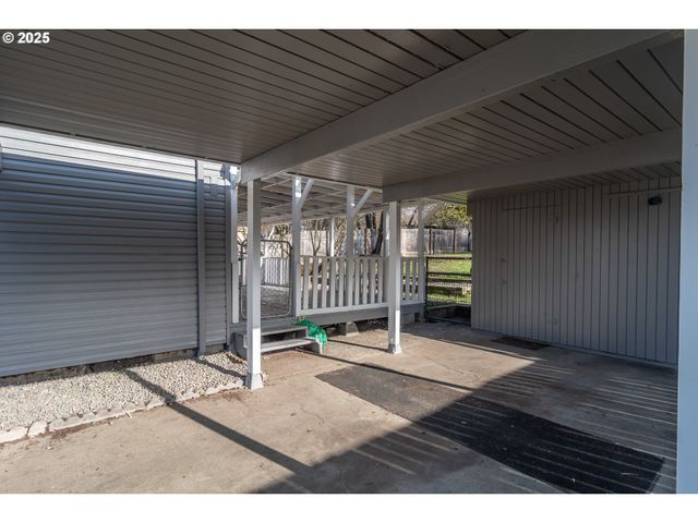 1551 Ne MORRIS St, Roseburg, OR 97470