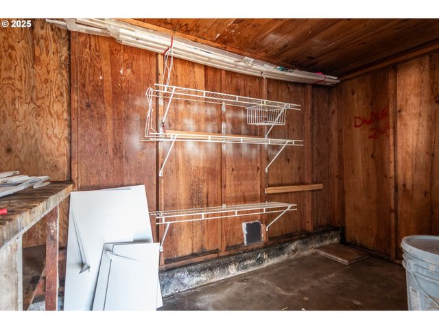 1551 Ne MORRIS St, Roseburg, OR 97470