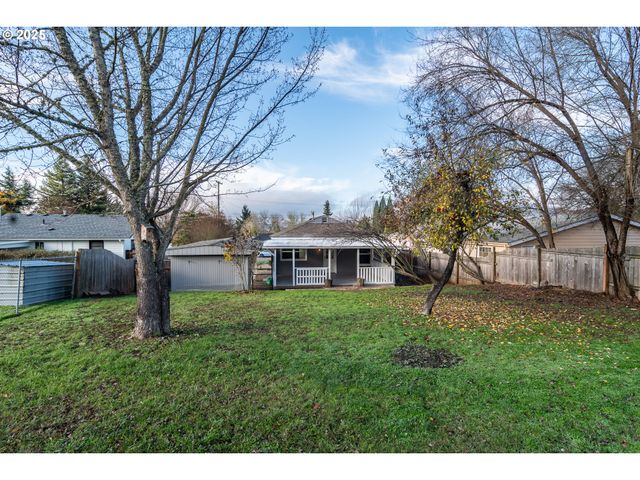 1551 Ne MORRIS St, Roseburg, OR 97470