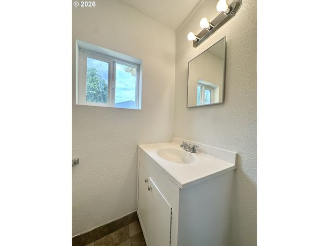 13545 Se DIVISION St, Portland, OR 97236
