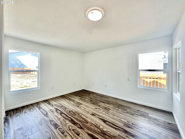 13545 Se DIVISION St, Portland, OR 97236