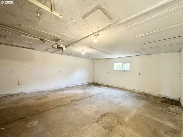 13545 Se DIVISION St, Portland, OR 97236
