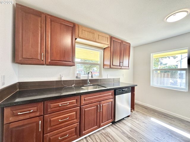 13545 Se DIVISION St, Portland, OR 97236