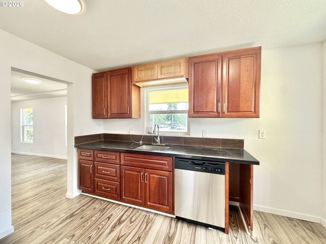 13545 Se DIVISION St, Portland, OR 97236