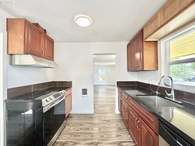 13545 Se DIVISION St, Portland, OR 97236