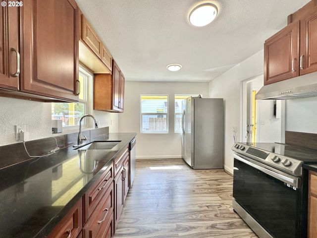 13545 Se DIVISION St, Portland, OR 97236