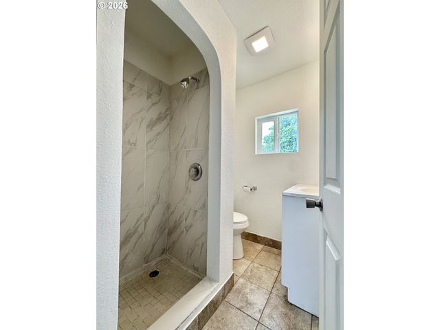 13545 Se DIVISION St, Portland, OR 97236