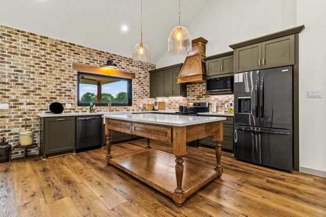 1841 N Fm 222 Loop, Coldspring, TX 77331