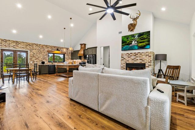 1841 N Fm 222 Loop, Coldspring, TX 77331