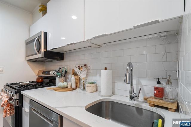 476 Monmouth Street 203, Jersey City, NJ 07302