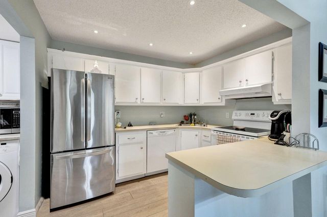 429 Pine Glen Lane C-2, Greenacres, FL 33463