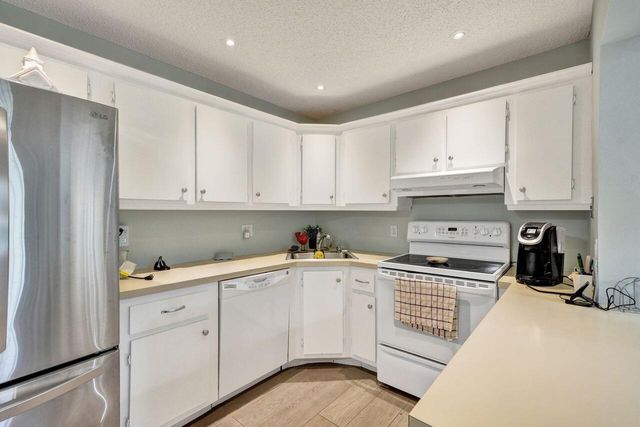 429 Pine Glen Lane C-2, Greenacres, FL 33463