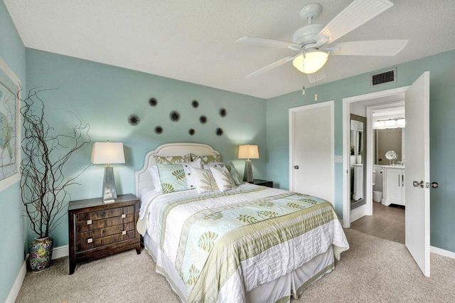 429 Pine Glen Lane C-2, Greenacres, FL 33463