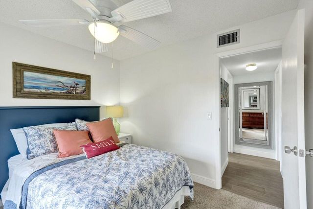 429 Pine Glen Lane C-2, Greenacres, FL 33463