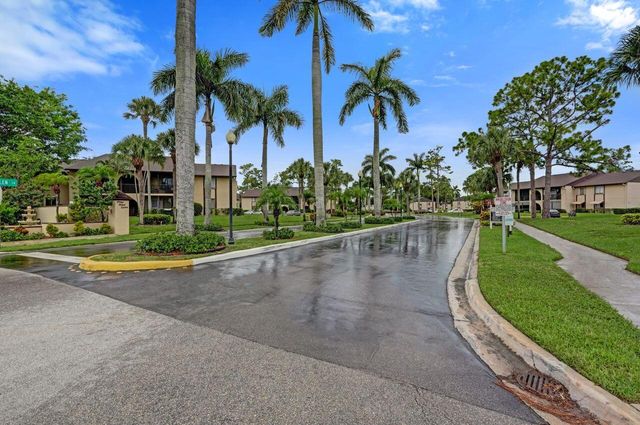 429 Pine Glen Lane C-2, Greenacres, FL 33463