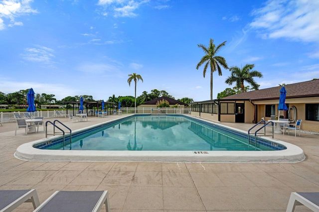 429 Pine Glen Lane C-2, Greenacres, FL 33463