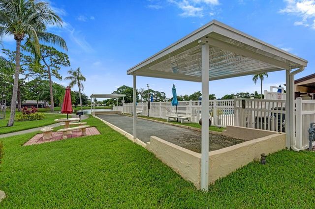 429 Pine Glen Lane C-2, Greenacres, FL 33463
