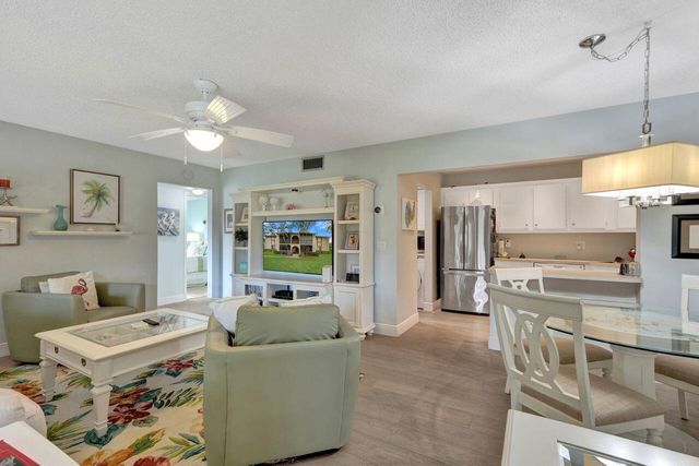 429 Pine Glen Lane C-2, Greenacres, FL 33463