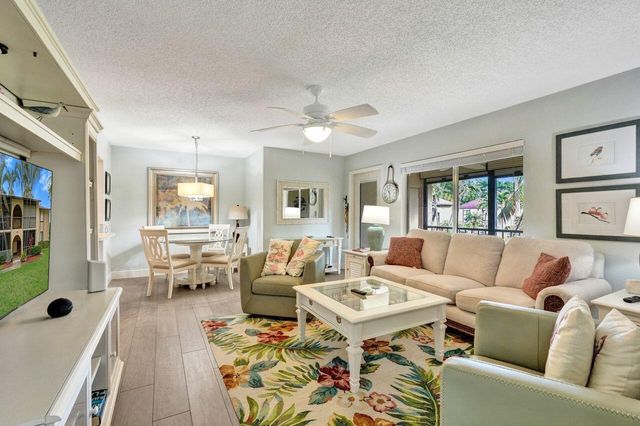 429 Pine Glen Lane C-2, Greenacres, FL 33463
