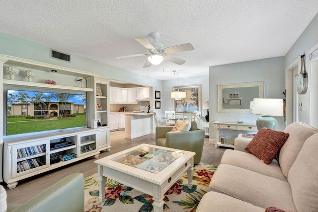 429 Pine Glen Lane C-2, Greenacres, FL 33463