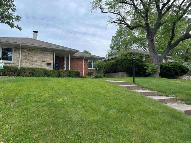 1821 Rockne Drive, South Bend, IN 46617