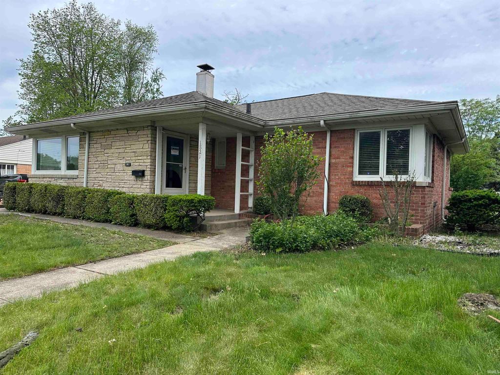 1821 Rockne Drive, South Bend, IN 46617
