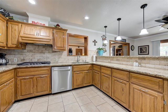 20555 Ember Lane, Harrah, OK 73045