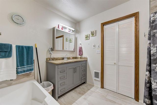 20555 Ember Lane, Harrah, OK 73045