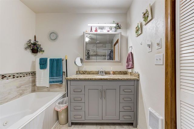 20555 Ember Lane, Harrah, OK 73045