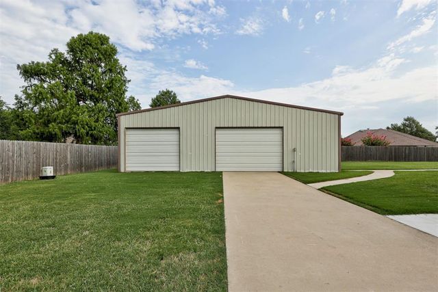 20555 Ember Lane, Harrah, OK 73045