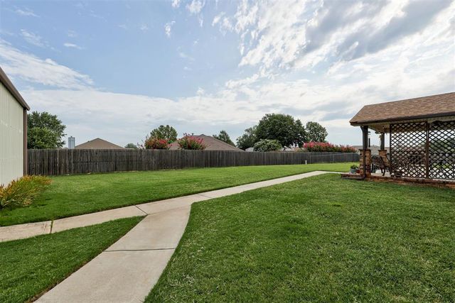 20555 Ember Lane, Harrah, OK 73045