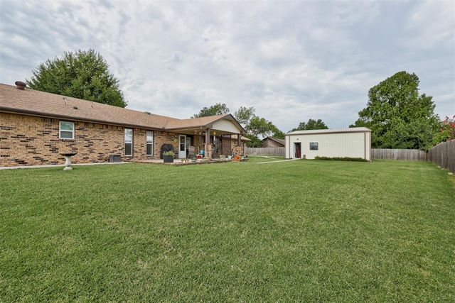 20555 Ember Lane, Harrah, OK 73045