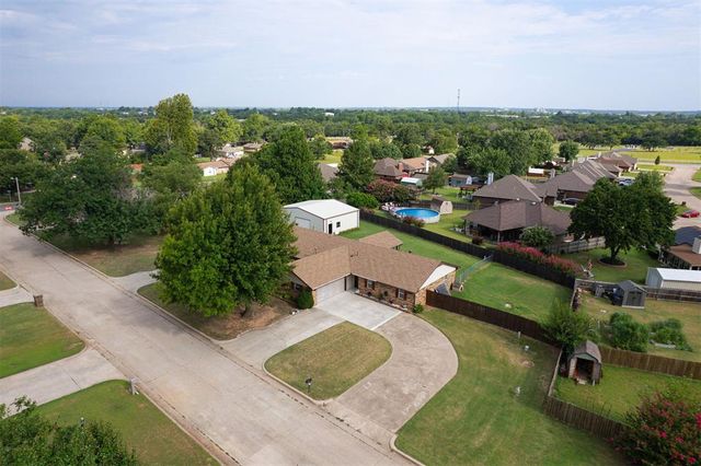 20555 Ember Lane, Harrah, OK 73045