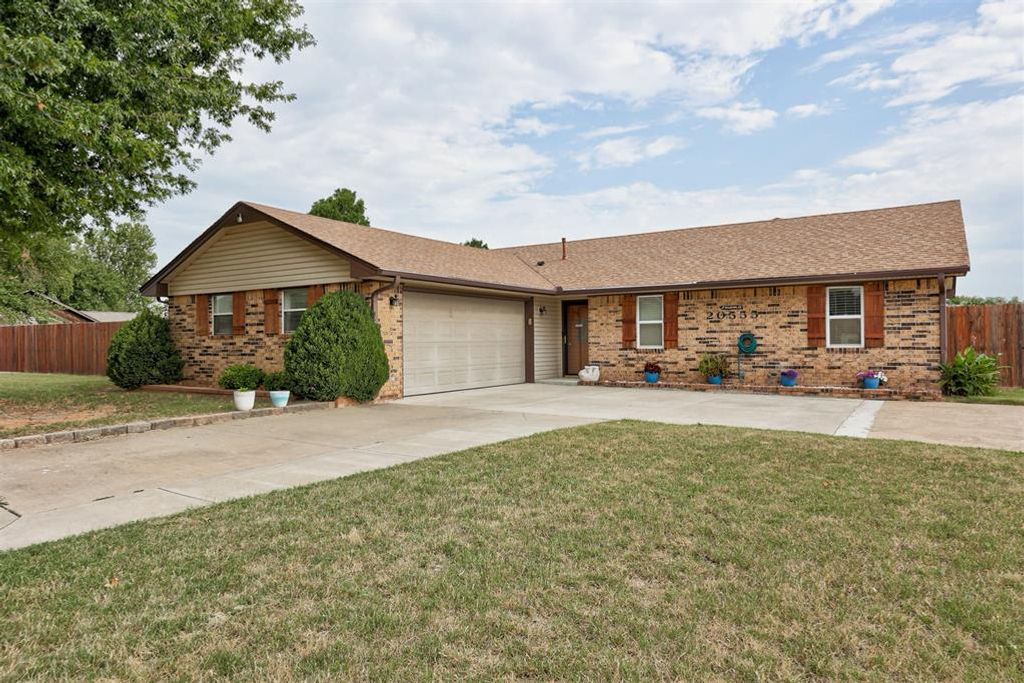 20555 Ember Lane, Harrah, OK 73045