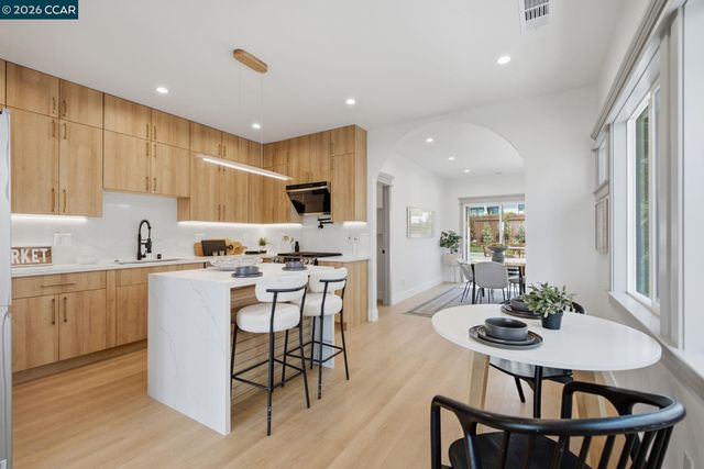 3948 Glen Park Rd, Oakland, CA 94602