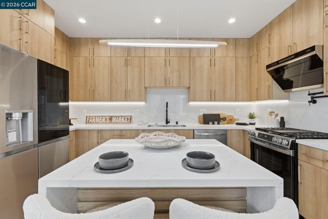 3948 Glen Park Rd, Oakland, CA 94602