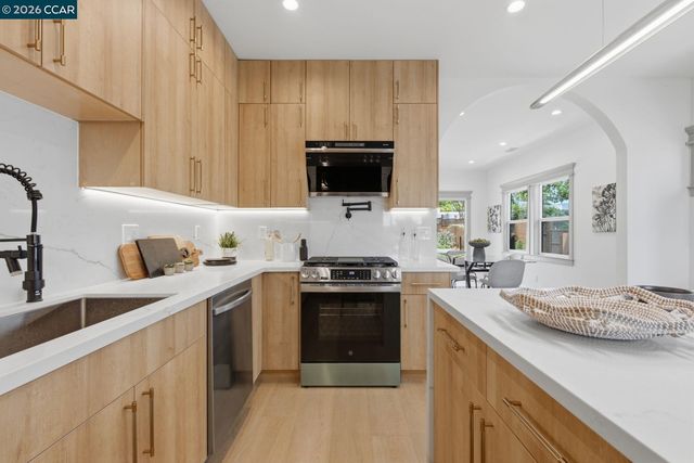 3948 Glen Park Rd, Oakland, CA 94602
