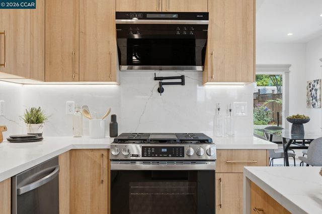 3948 Glen Park Rd, Oakland, CA 94602