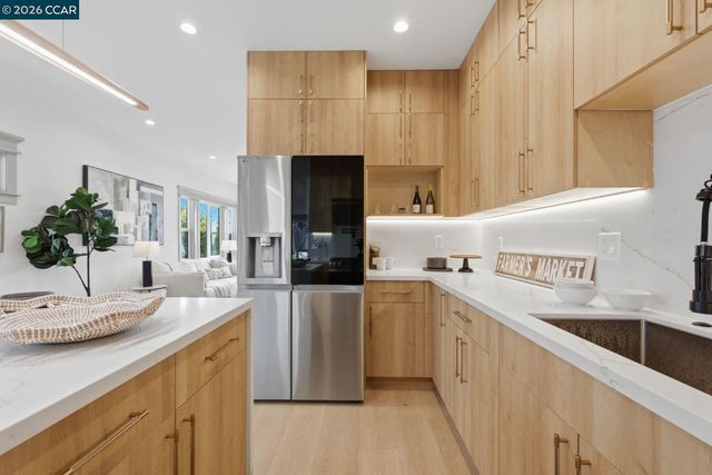 3948 Glen Park Rd, Oakland, CA 94602