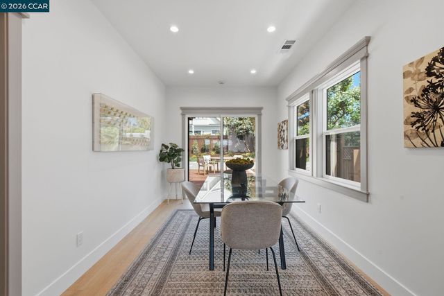 3948 Glen Park Rd, Oakland, CA 94602