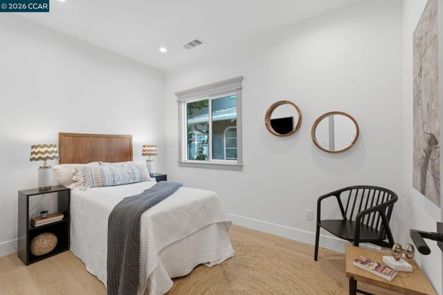 3948 Glen Park Rd, Oakland, CA 94602