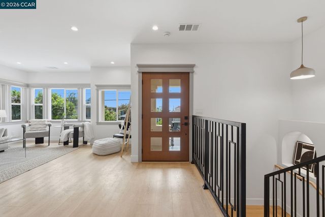3948 Glen Park Rd, Oakland, CA 94602