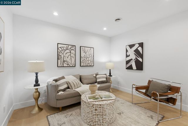 3948 Glen Park Rd, Oakland, CA 94602